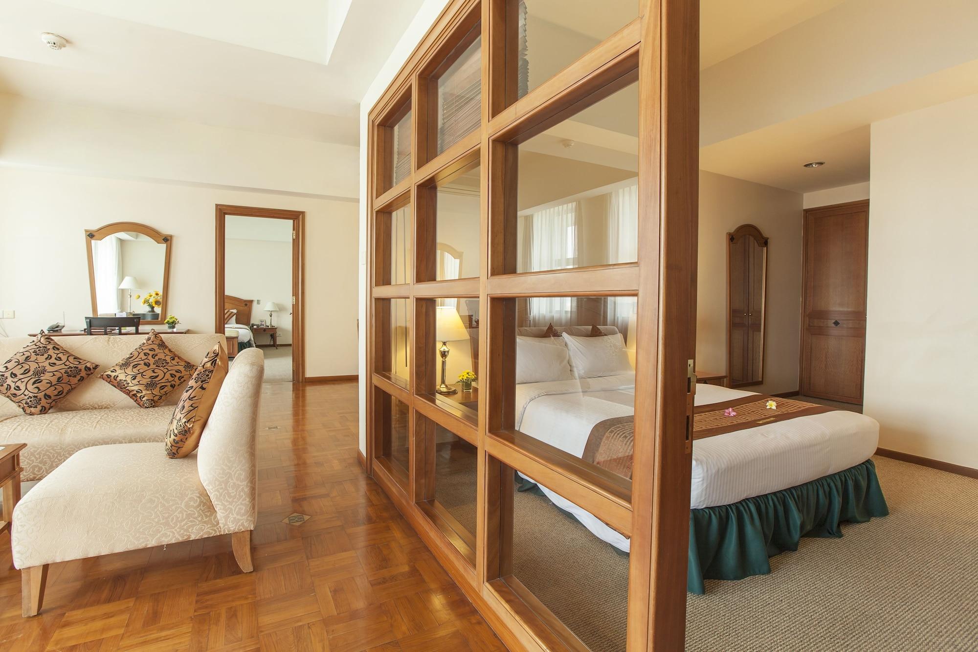 Himawari Hotel Apartments Пном Пен Екстериор снимка
