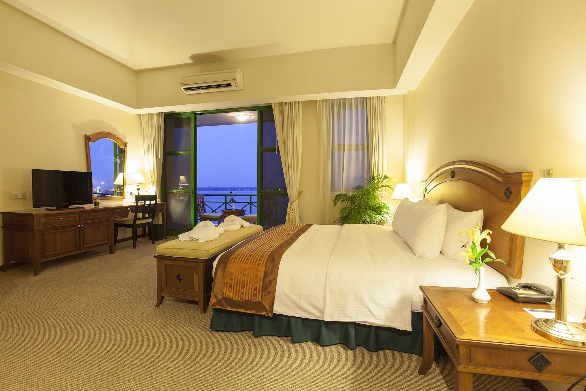Himawari Hotel Apartments Пном Пен Екстериор снимка