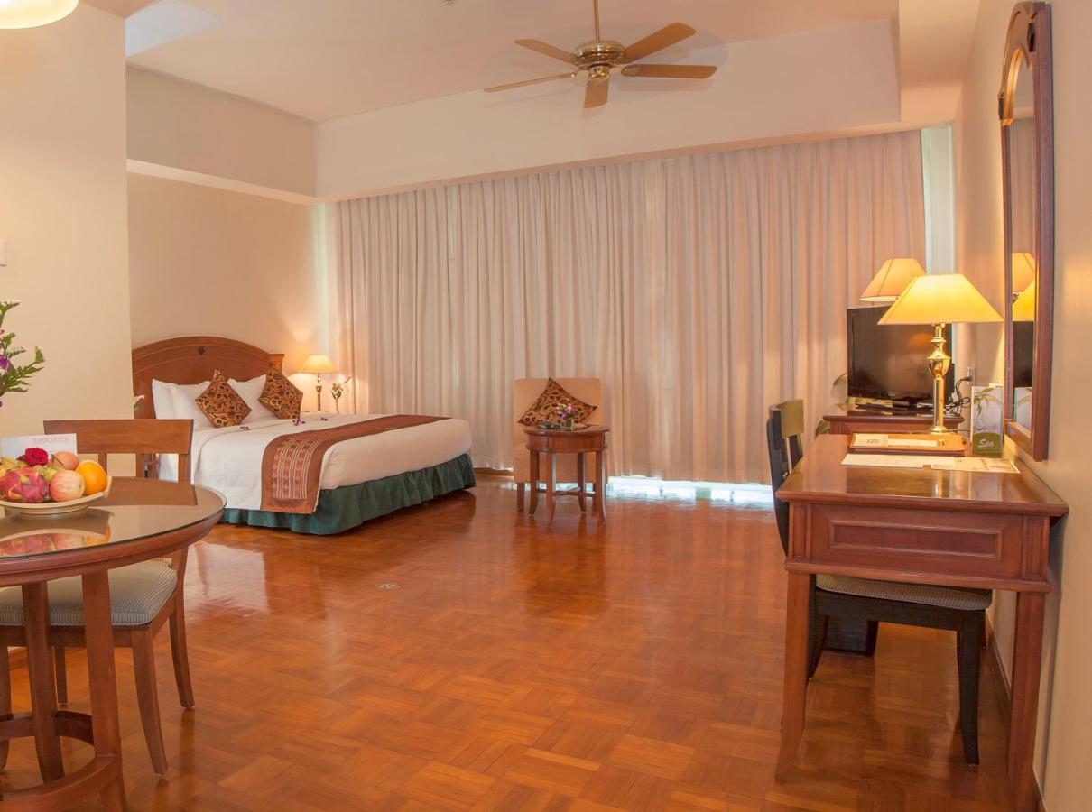 Himawari Hotel Apartments Пном Пен Екстериор снимка