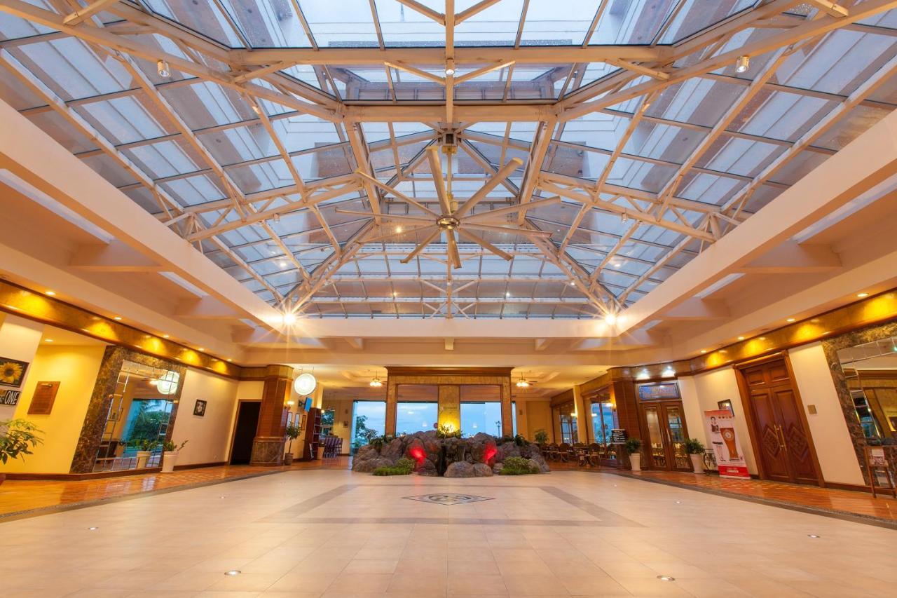 Himawari Hotel Apartments Пном Пен Екстериор снимка