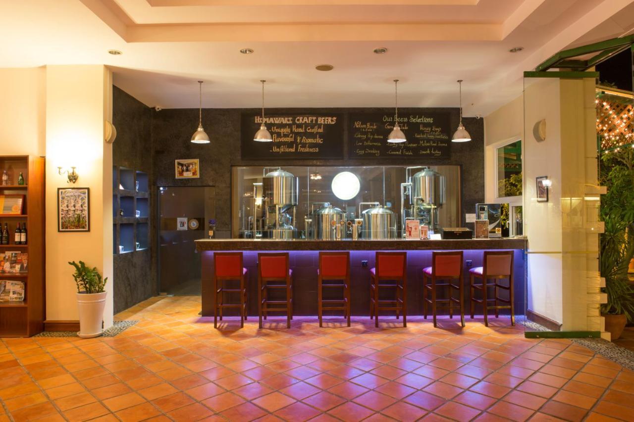 Himawari Hotel Apartments Пном Пен Екстериор снимка